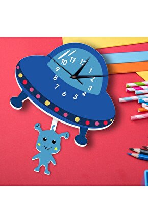 Sallanan Sarkaçlı Uzaylı Desenli Çocuk Odası Duvar Saati