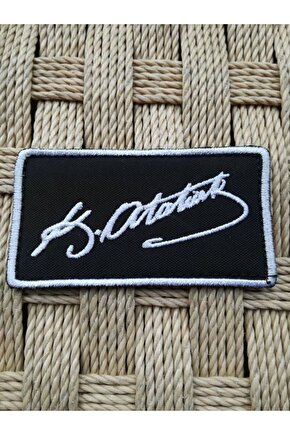 Siyah Zemin Beyaz Nakış Işlemeli Gazi Mustafa Kemal Atatürk Imzalı Patch Peç Arma
