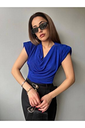 Kadın V Yaka Vatka Detay Kolsuz Dökümlü Bluz