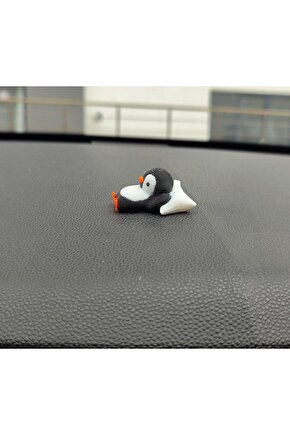 Sevimli Yastıkta Uyuyan Penguen
