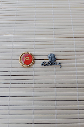 2 Adet 100.yil Ve Siyah Ataturk Siluetli İmzali Sarrafiyeli Taki Ceket Yaka İgnesi Yaka Rozeti