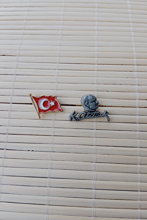 2 Adet Dalgalanan Bayrak Siyah Ataturk Siluetli İmzali Sarrafiyeli Taki Ceket Yaka İgnesi Yaka Rozeti