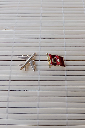 2 Adet Sari Renkli Ucak Maketli Dalgalanan Bayrak Sarrafiyeli Taki Ceket Yaka İgnesi Yaka Rozeti