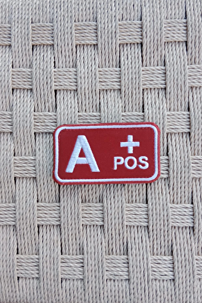 Kirmizi Kadife Zemin Beyaz Nakis İslemeli A + Pos Kan Gruplu Arma Patch Pec