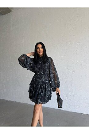 Dik Yakalı Drapeli Sırt Detaylı Çiçek Desenli Siyah Mini Şifon Elbise