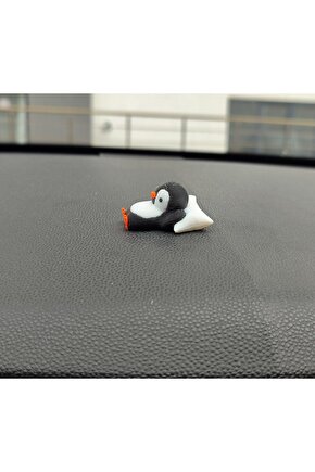Sevimli Yastıkta Uyuyan Penguen