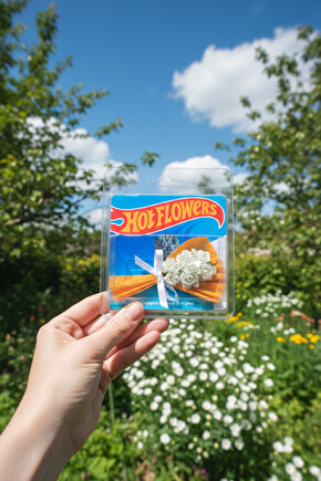 Hot Flowers Koleksiyonluk Şık Hediye Beyaz Gül Aranjmanı