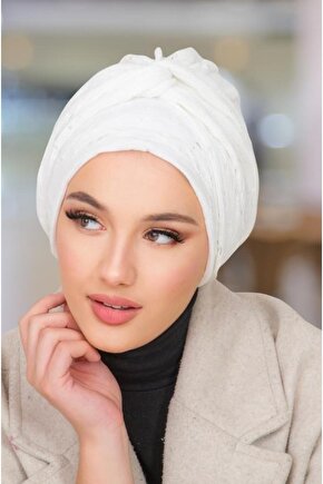 Beyaz Ajurlu Hazır Burgu Detaylı Bone