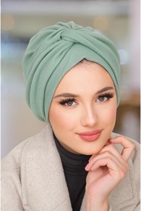 Pastel Yeşil Burgu Detaylı Bone