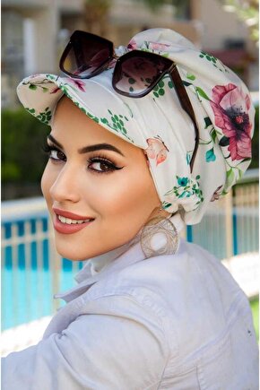 Beyaz Çiçek Desenli Şapka Bone