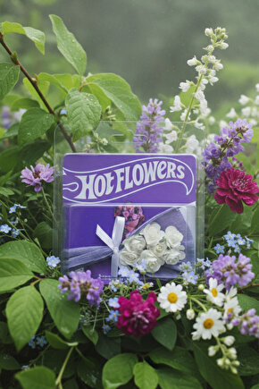 Sevgililer GünüYıl Dönümü İçin Farklı Hediye Minik Beyaz Gül Aranjmanı