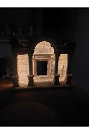 LED Işıklı, Hadrian Tapınağı Figürü