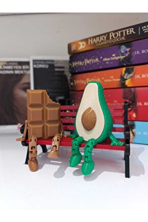 Bank Üzerinde Avokado Ve Çikolata Figürü  Dekoratif Obje