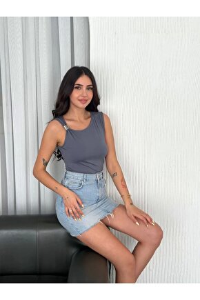 Osy Modal Yumuşak Dokulu Kumaş Bisiklet Yaka Kadın Sıfır Kol Bluz Omuz Toka Aksesuar Detaylı - Antra