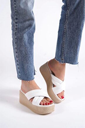 JOYMIX Dolgu Topuklu Ortopedik Taban Hasır Görünümlü Kadın Terlik CKT - Beyaz