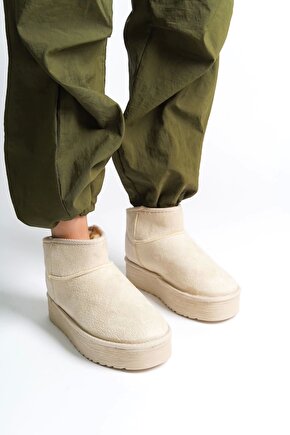 AMELIA Bağcıksız Düz ve Kalın Taban İçi Kürklü Kısa Süet Kadın Bot SKT - Krem