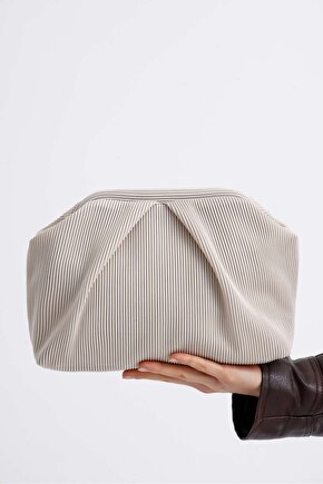 Heybes Kadın Krem Piliseli Clutch El Çantası