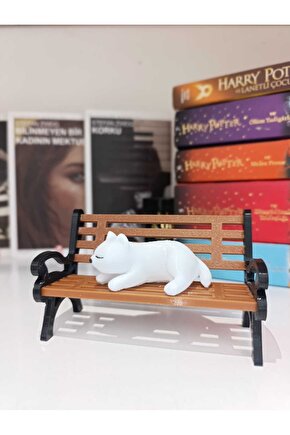 Bankta Uyuyan Sevimli Kedi  Dekoratif Obje