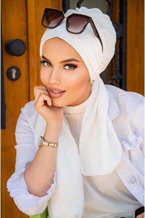 Kırık Beyaz Atkılı Bone