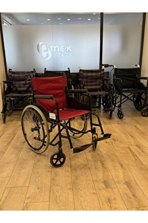 Wipperman marka Refakatçi Frenli Ekonomik Manuel Tekerlekli Sandalye