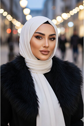 Beyaz Kapüşonlu Çıtçıtlı Şal