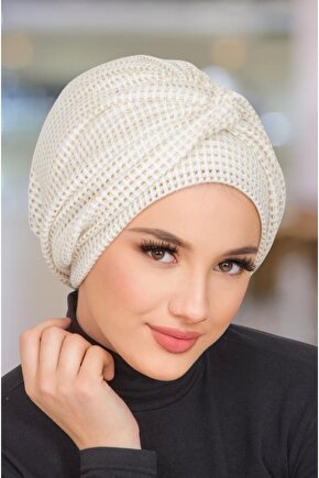 Krem Ajurlu Hazır Burgu Detaylı Bone