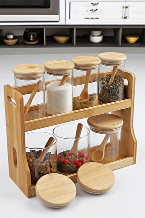 Bambulu 7’li Cam Baharatlık Seti – Kaşıklı & Kapaklı Standlı Düzenleyici