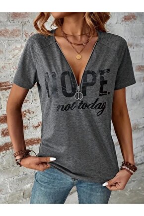 Kadın Kısa Kollu önden Fermuarlı Yazı Baskılı Viskon Bluz
