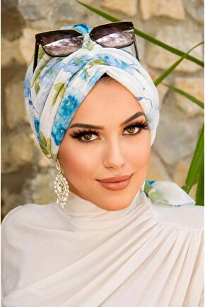 Beyaz Mavi Çiçekli Tokalı Bone