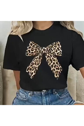 Leopar Desenli Fiyonklu Tişört - Rahat Polyester, Makinede Yıkanabilir, Bisiklet Yaka, Kadınlar için