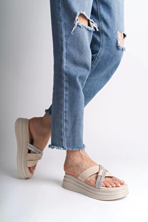 RUBY Düz Topuklu Taşlı Çapraz Şeritli Kalın ve Ortopedik Taban Kadın Terlik CKT - Krem