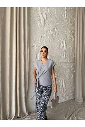 YANDAN BAĞAMA DETAYI KOSUZ BUZ Gri