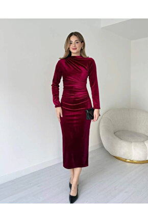 Siyah Uzun Kollu Büzgü Detay Kadife Kumaş Midi Boy Elbise