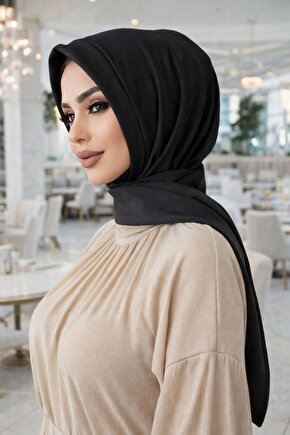 Siyah Mevsimlik Kapüşonlu Çıtçıtlı Şal