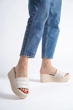 REINA Dolgu Topuklu Ortopedik Taban Hasır Görünümlü Kadın Terlik CKT - Krem