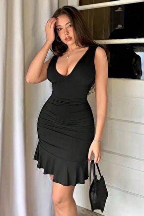 Derin Dekolteli Fırfırlı Krep Elbise