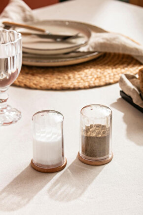 Şeffaf Kristal Tuzluk & Biberlik Seti – Ahşap Tabanlı, Modern Masaüstü Sunum