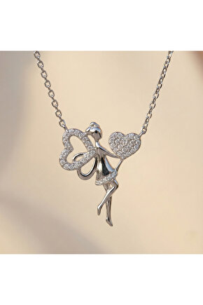 Kalpli Kanatlı Kadın