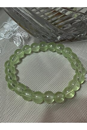 Yeşil Kuvars Soluk açık yeşil Cam gibi şeffaf Ruhsal denge, kalp çakrası taşı