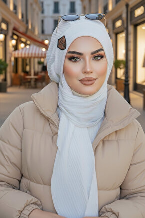 Kırık Beyaz Fitilli Armalı Tesettür Bere