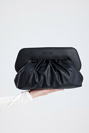 Heybes Kadın Siyah Vegan Deri Büzgü Tasarım Mıknatıs Mekanizmalı Modern El Çantası