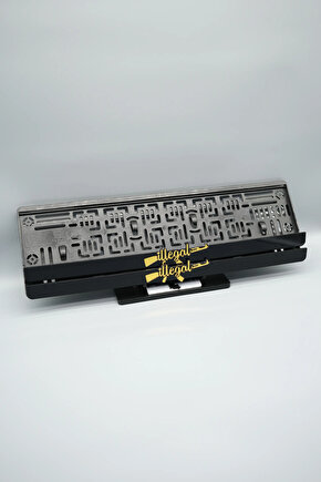 İLLEGAL KELEŞ ÇİZİMLİ LOGO GOLD PLEKSİ ARABA PLAKALIĞI