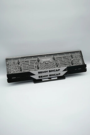 ORTASI GRİ PARÇALI KİŞİYE ÖZEL İSİMLİ PLEKSİ ARABA PLAKALIĞI