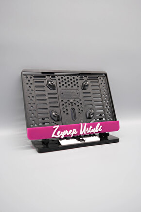 EL YAZI FONTLU PEMBE BEYAZ KİŞİYE ÖZEL İSİMLİ PLEKSİ MOTOR PLAKALIĞI