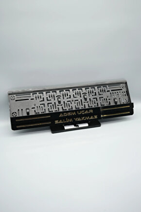 ÇİZGİLİ GOLD KİŞİYE ÖZEL İSİMLİ PLEKSİ ARABA PLAKALIĞI