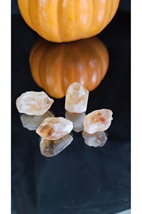 Sitrin taşı. Deliklidir. Doğal işlem görmemiş diş halinde