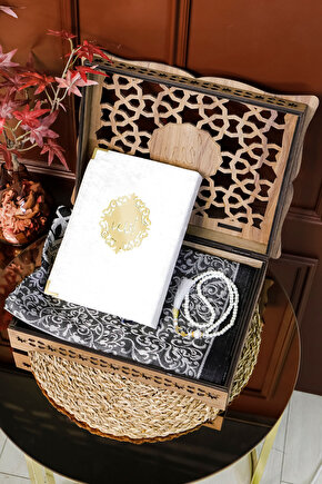 Hediyelik Kuran Seti Rahleli Ahşap Kuran Standı Kadife Kuran İnci Tesbih Seccade Seti