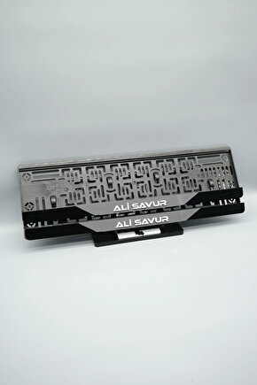 ORTASI GRİ BEYAZ YAZI PARÇALI KİŞİYE ÖZEL İSİMLİ PLEKSİ ARABA PLAKALIĞI