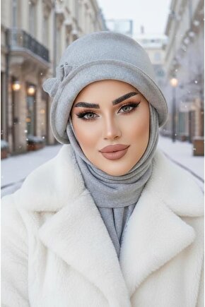 Gri Aksesuarlı Atkılı Vintage Şapka