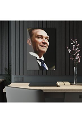Gülümseyen Atatürk Cam Tablo Duvar Dekoru